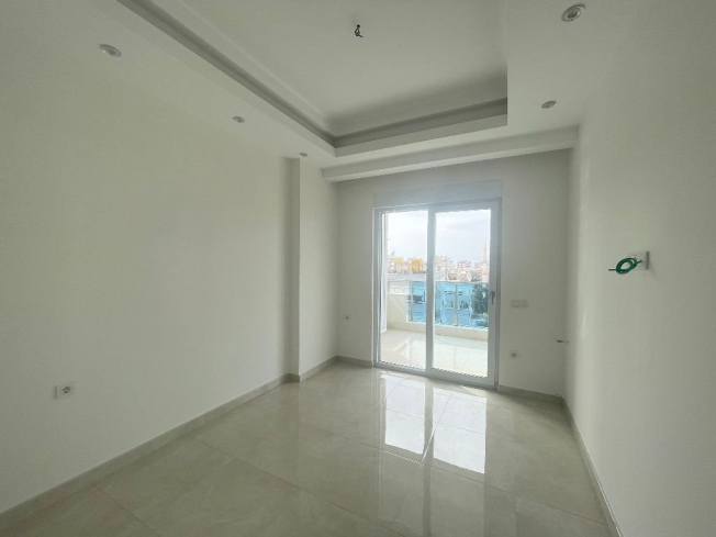 Modern 1+1 Apartment in Mahmutlar with Resort Facilities and Rental Potential