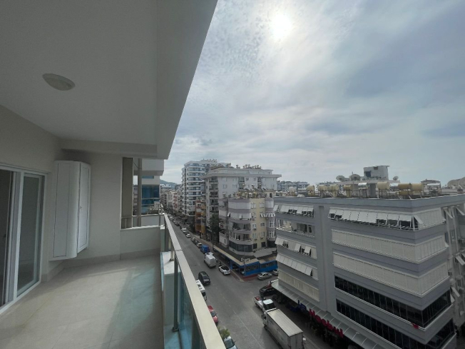 Modern 1+1 Apartment in Mahmutlar with Resort Facilities and Rental Potential