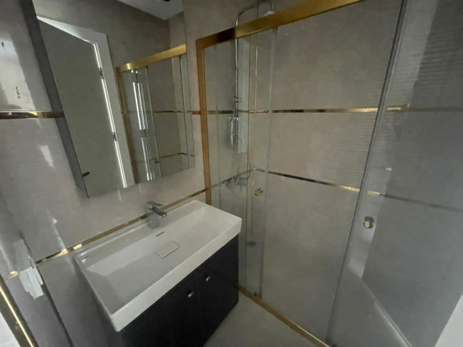 Modern 1+1 Apartment in Mahmutlar with Resort Facilities and Rental Potential