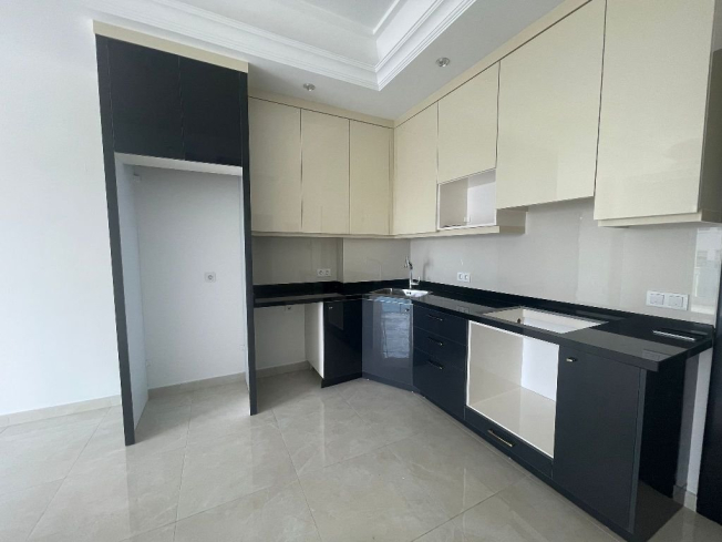 Modern 1+1 Apartment in Mahmutlar with Resort Facilities and Rental Potential