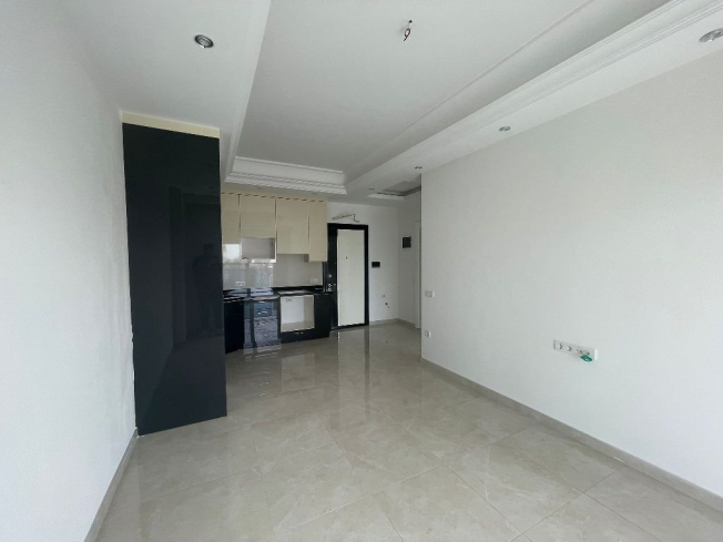 Modern 1+1 Apartment in Mahmutlar with Resort Facilities and Rental Potential