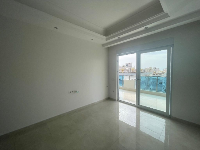 Modern 1+1 Apartment in Mahmutlar with Resort Facilities and Rental Potential