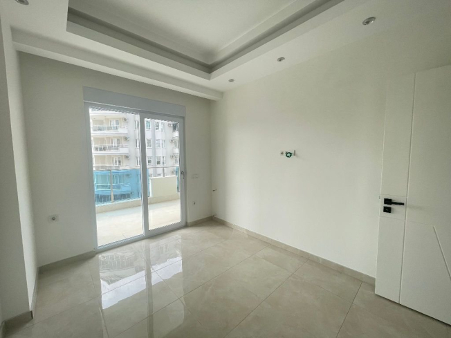 Modern 1+1 Apartment in Mahmutlar with Resort Facilities and Rental Potential