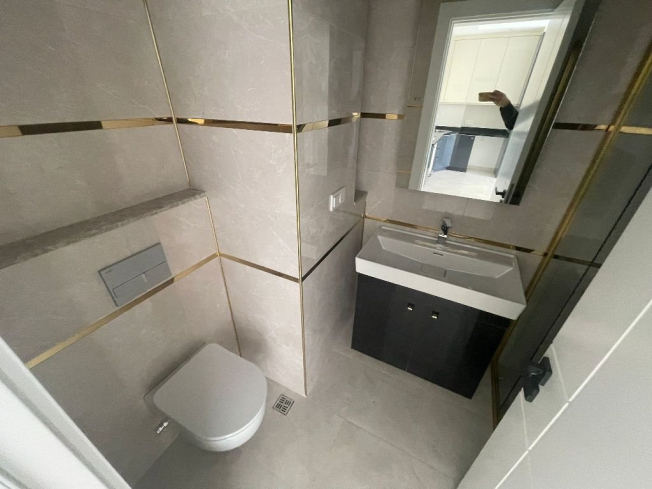 Modern 1+1 Apartment in Mahmutlar with Resort Facilities and Rental Potential