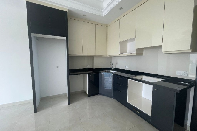 Modern 1+1 Apartment in Mahmutlar with Resort Facilities and Rental Potential