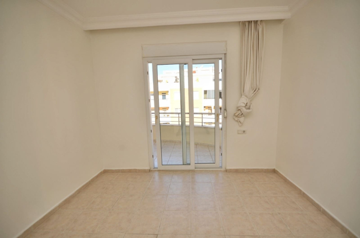 Spacious 4+1 Apartment in Mahmutlar — 170 m² with Panoramic City Views Near the Sea