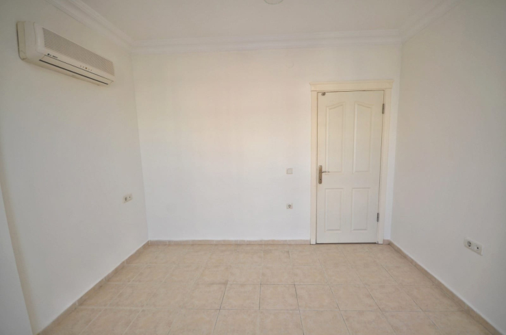 Spacious 4+1 Apartment in Mahmutlar — 170 m² with Panoramic City Views Near the Sea