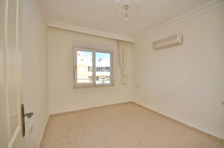 Spacious 4+1 Apartment in Mahmutlar — 170 m² with Panoramic City Views Near the Sea