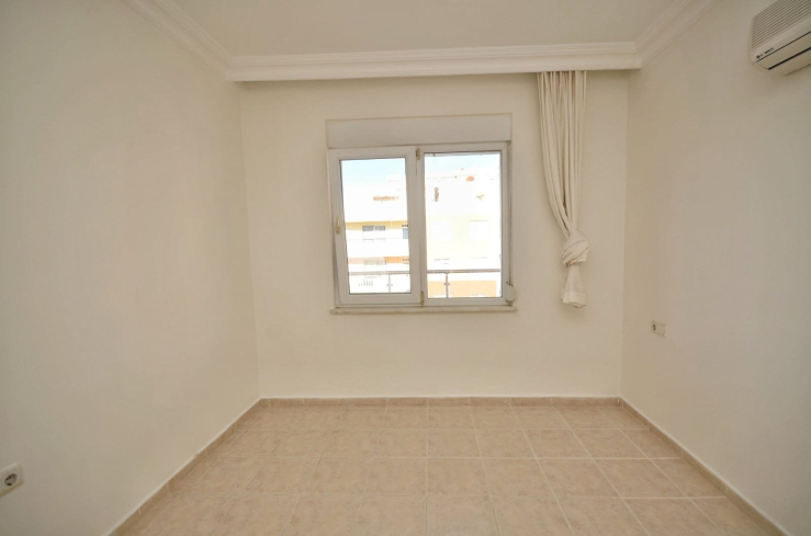 Spacious 4+1 Apartment in Mahmutlar — 170 m² with Panoramic City Views Near the Sea