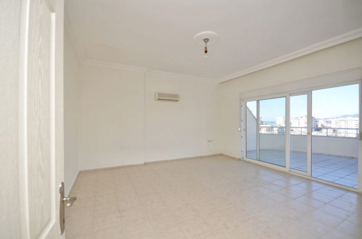 Spacious 4+1 Apartment in Mahmutlar — 170 m² with Panoramic City Views Near the Sea