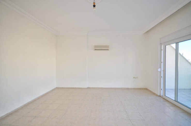 Spacious 4+1 Apartment in Mahmutlar — 170 m² with Panoramic City Views Near the Sea