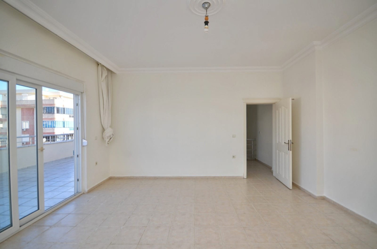 Spacious 4+1 Apartment in Mahmutlar — 170 m² with Panoramic City Views Near the Sea
