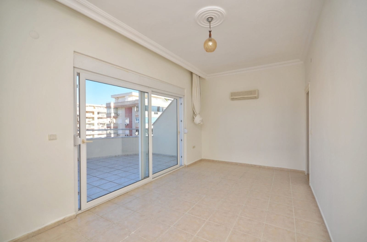 Spacious 4+1 Apartment in Mahmutlar — 170 m² with Panoramic City Views Near the Sea