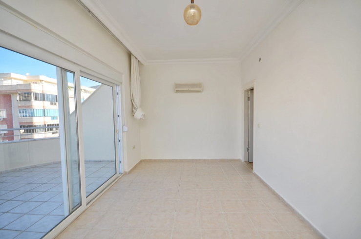 Spacious 4+1 Apartment in Mahmutlar — 170 m² with Panoramic City Views Near the Sea