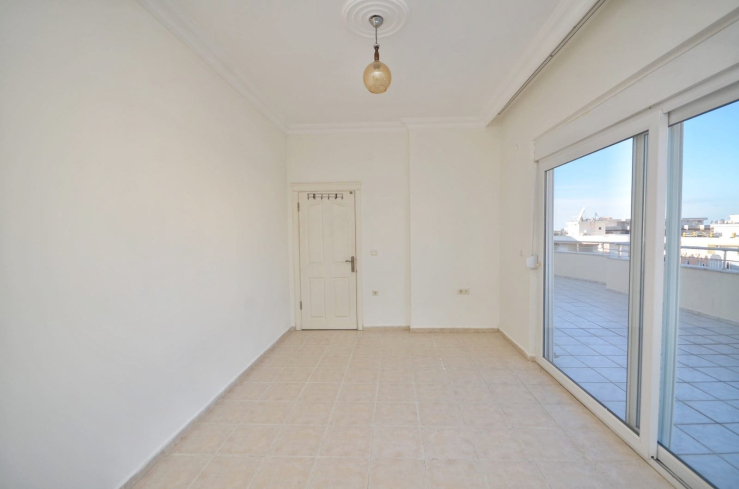 Spacious 4+1 Apartment in Mahmutlar — 170 m² with Panoramic City Views Near the Sea