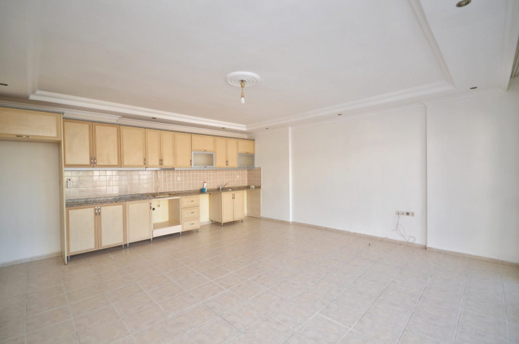 Spacious 4+1 Apartment in Mahmutlar — 170 m² with Panoramic City Views Near the Sea