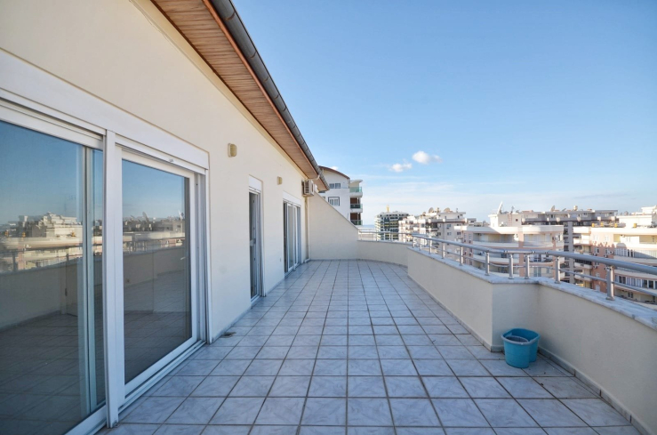 Spacious 4+1 Apartment in Mahmutlar — 170 m² with Panoramic City Views Near the Sea