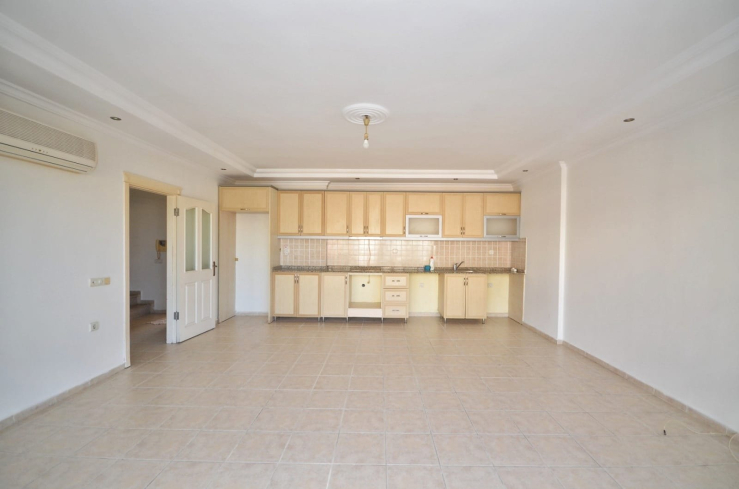 Spacious 4+1 Apartment in Mahmutlar — 170 m² with Panoramic City Views Near the Sea