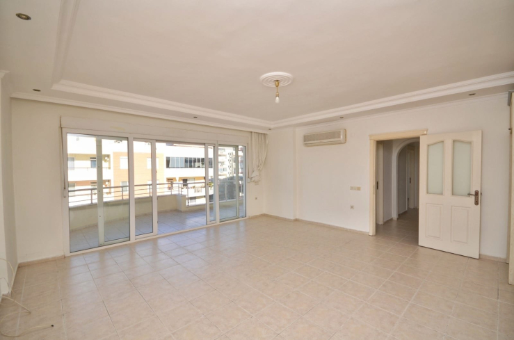 Spacious 4+1 Apartment in Mahmutlar — 170 m² with Panoramic City Views Near the Sea