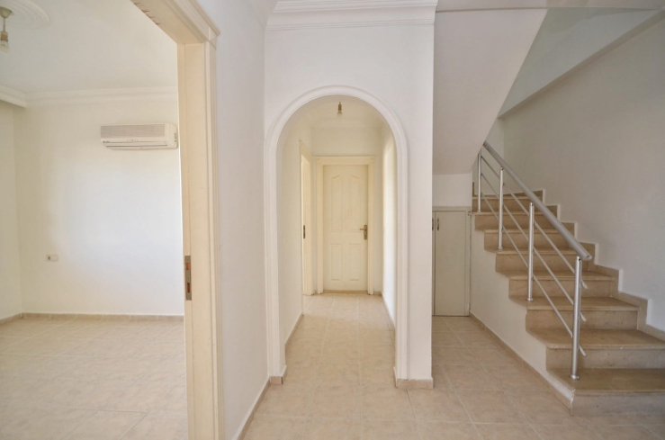 Spacious 4+1 Apartment in Mahmutlar — 170 m² with Panoramic City Views Near the Sea