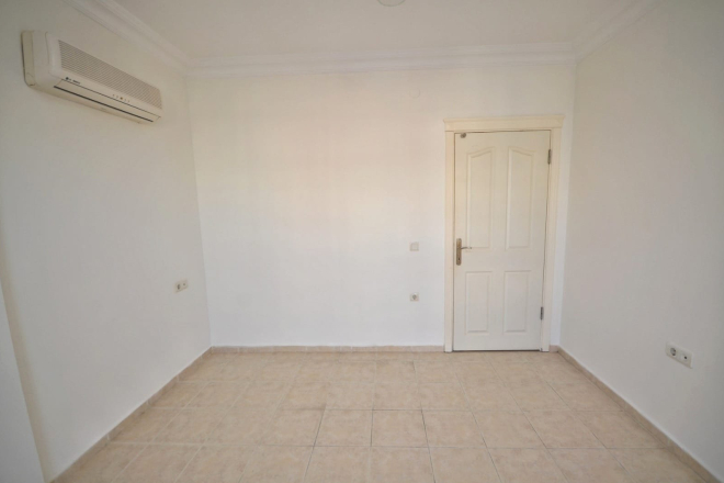 Spacious 4+1 Apartment in Mahmutlar — 170 m² with Panoramic City Views Near the Sea