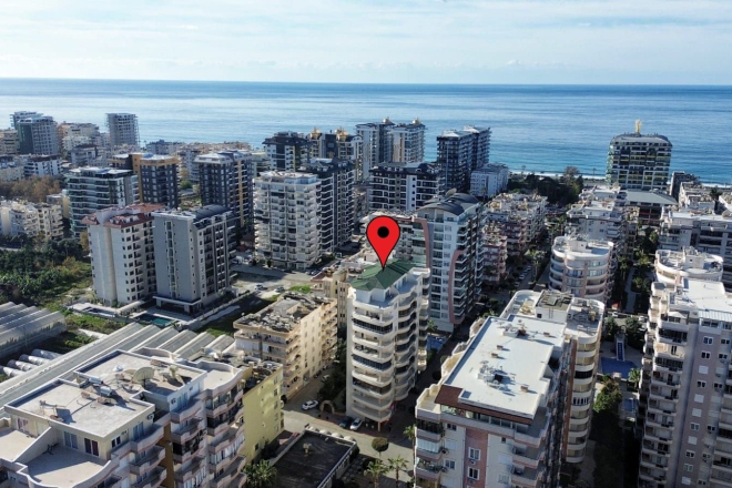 Spacious 4+1 Apartment in Mahmutlar — 170 m² with Panoramic City Views Near the Sea