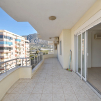 Spacious 4+1 Apartment in Mahmutlar — 170 m² with Panoramic City Views Near the Sea