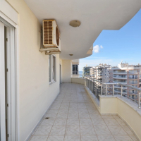 Spacious 4+1 Apartment in Mahmutlar — 170 m² with Panoramic City Views Near the Sea