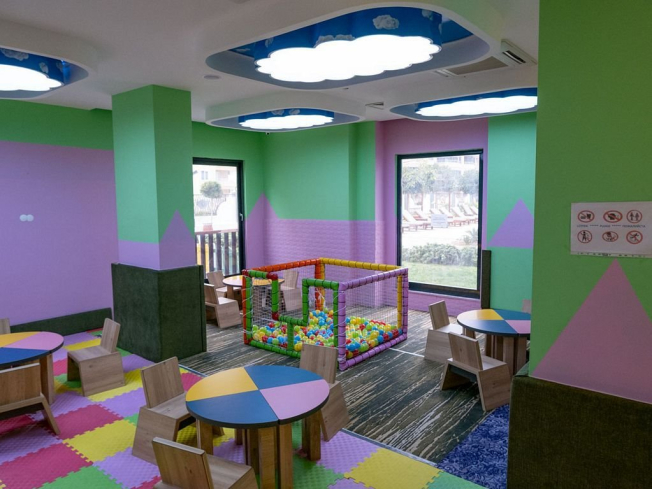 Furnished 1+1 Apartment in Mahmutlar with Resort-Style Infrastructure