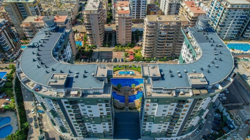 Furnished 1+1 Apartment in Mahmutlar with Resort-Style Infrastructure