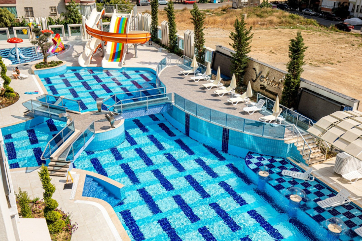 Modern Apartment in Mahmutlar with Resort Facilities and Rental Opportunity