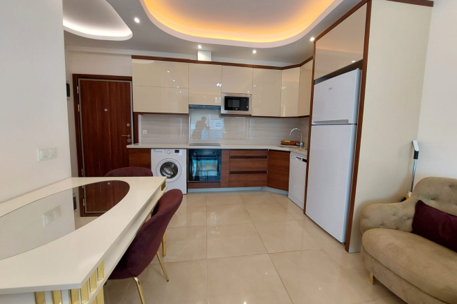 Modern Apartment in Mahmutlar with Resort Facilities and Rental Opportunity