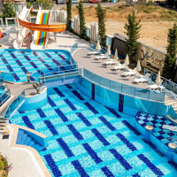 Modern Apartment in Mahmutlar with Resort Facilities and Rental Opportunity