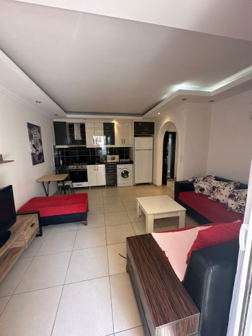 Spacious 1+1 Apartment Just 200 Meters from the Sea in Mahmutlar