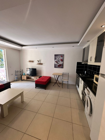 Spacious 1+1 Apartment Just 200 Meters from the Sea in Mahmutlar