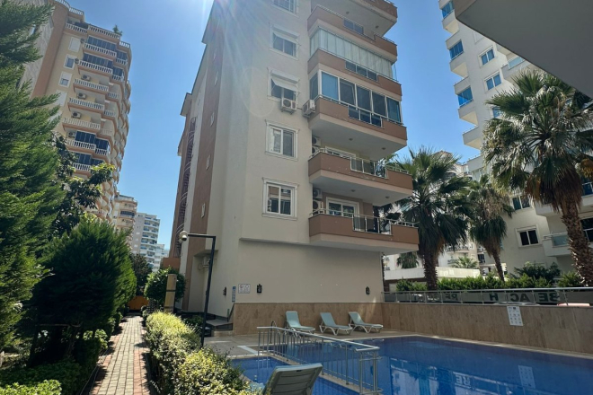 Spacious 1+1 Apartment Just 200 Meters from the Sea in Mahmutlar
