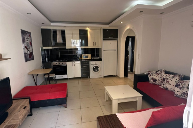 Spacious 1+1 Apartment Just 200 Meters from the Sea in Mahmutlar