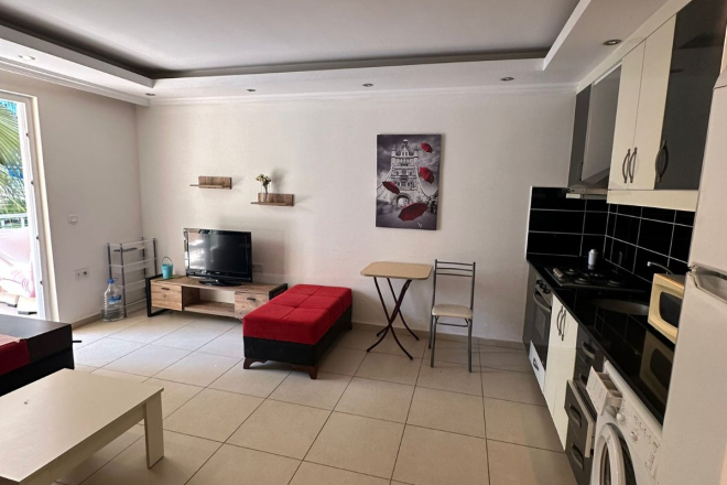 Spacious 1+1 Apartment Just 200 Meters from the Sea in Mahmutlar