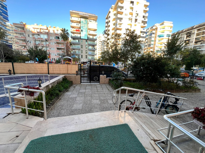 Move-in ready 1+1 apartment near the sea in Mahmutlar