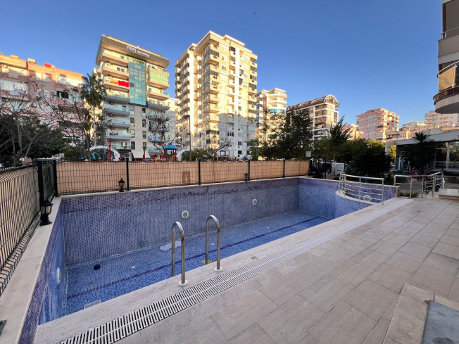 Move-in ready 1+1 apartment near the sea in Mahmutlar