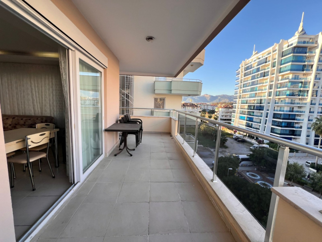 Move-in ready 1+1 apartment near the sea in Mahmutlar