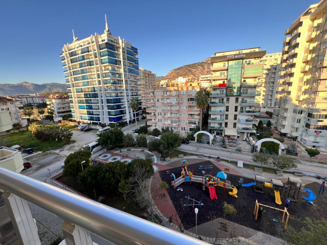 Move-in ready 1+1 apartment near the sea in Mahmutlar