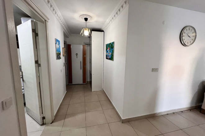 Move-in ready 1+1 apartment near the sea in Mahmutlar