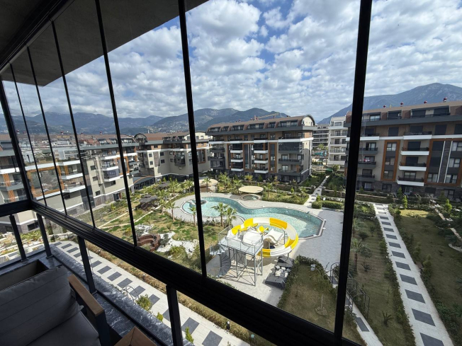 Large 4-bedroom apartment with sea view in Oba, Alanya
