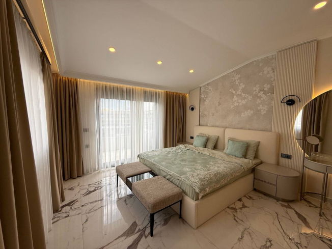 Large 4-bedroom apartment with sea view in Oba, Alanya