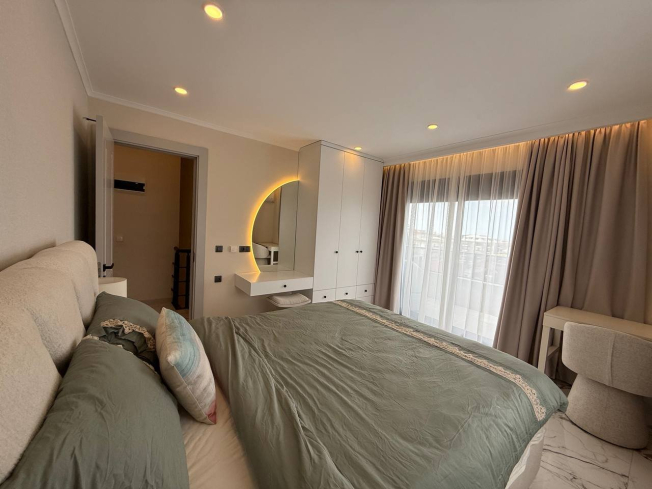 Large 4-bedroom apartment with sea view in Oba, Alanya