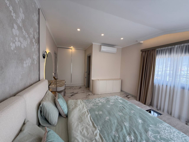 Large 4-bedroom apartment with sea view in Oba, Alanya