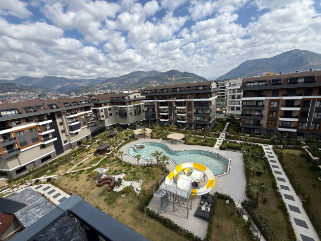 Large 4-bedroom apartment with sea view in Oba, Alanya
