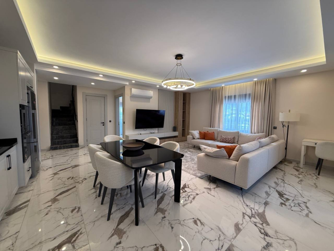 Large 4-bedroom apartment with sea view in Oba, Alanya