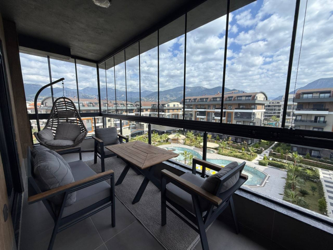 Large 4-bedroom apartment with sea view in Oba, Alanya